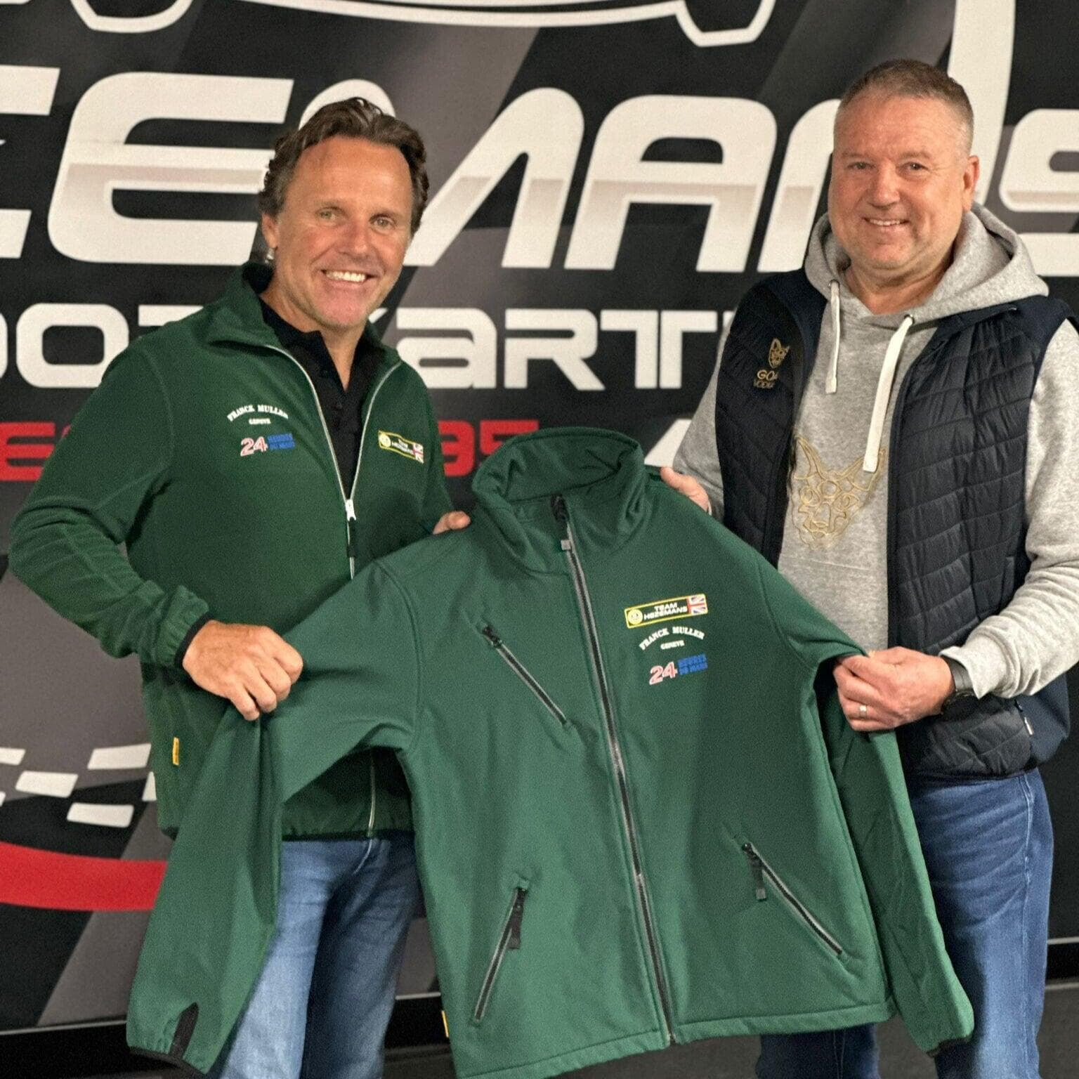 Bedrukte kleding voor Team Lotus Hezemans Racing