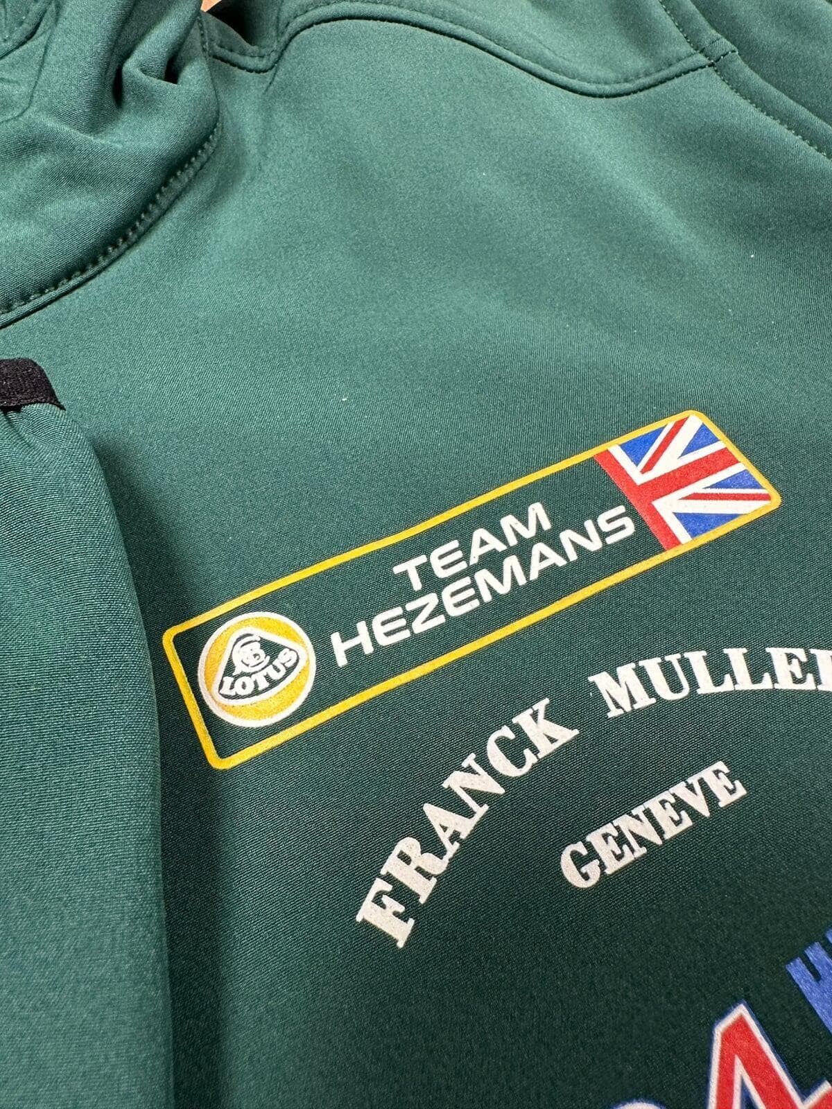 Bedrukte kleding voor Team Lotus Hezemans Racing